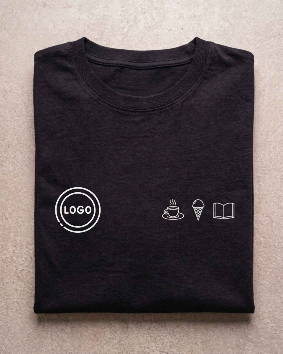 Personalisiertes Premium T-Shirt mit eigenem Brustlogo – Unisex - Studio Sonntag